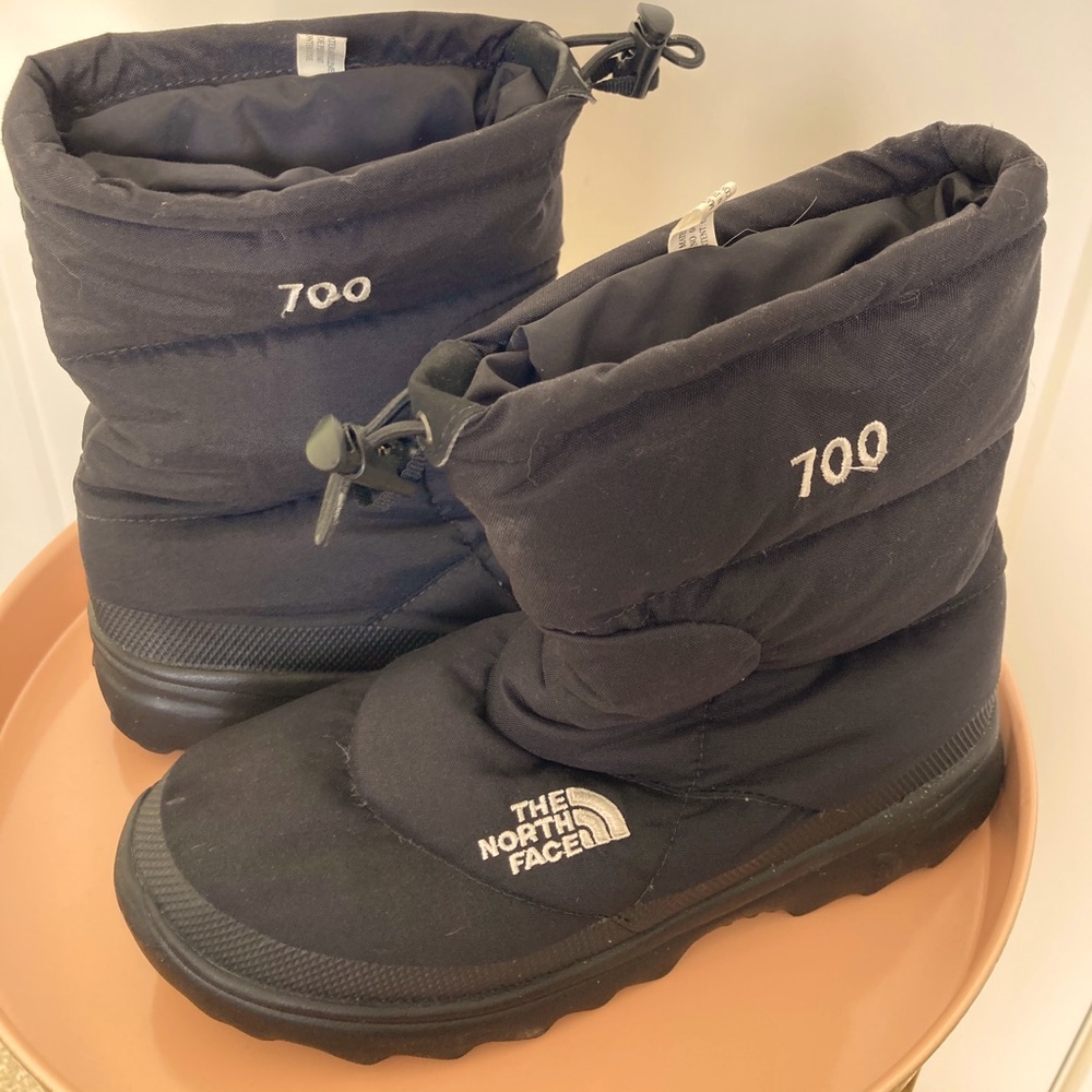 The North Face 700 Nuptse boot